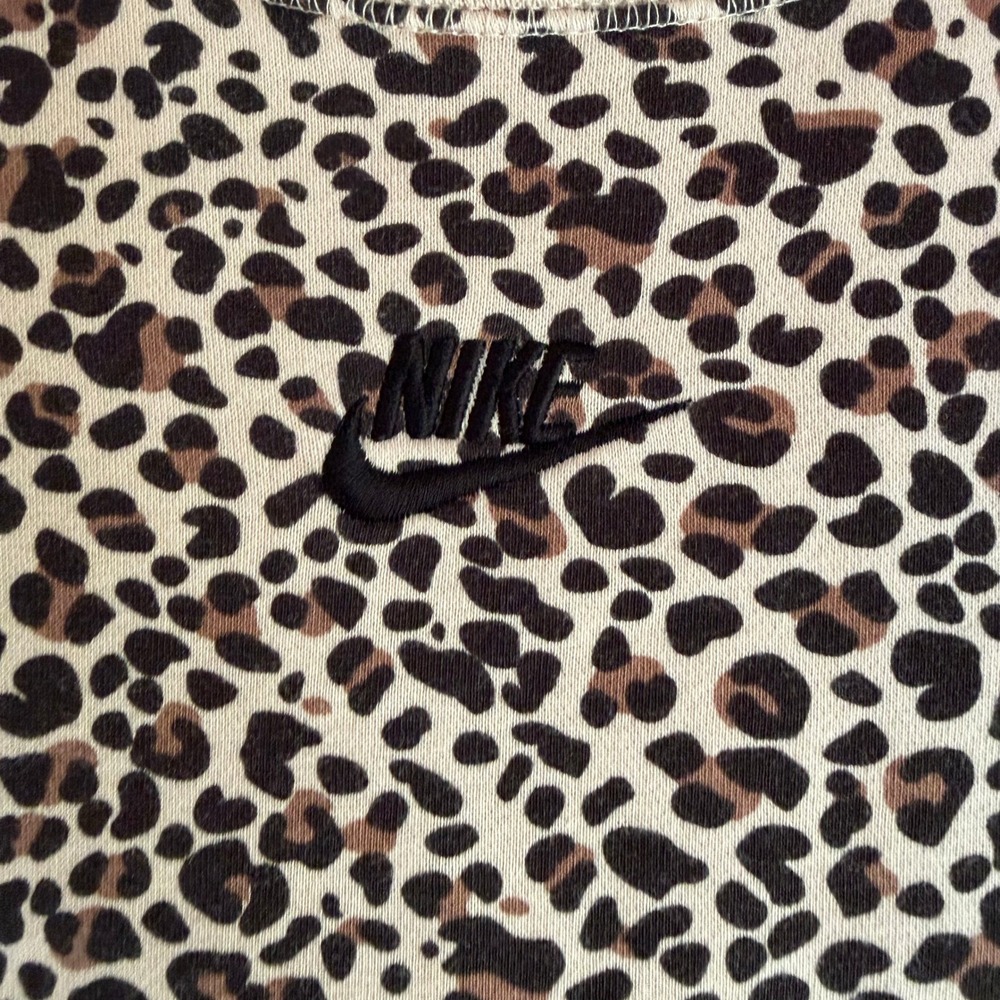 Nike Womens Leopard Print Crewneck Sweatshirt Tan Brown XS Fleece Futura Logo - Picture 3 of 9